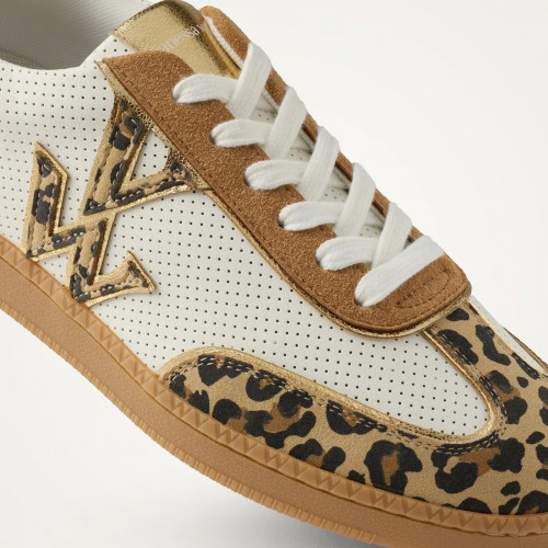 Vanessa Wu Aura initials 2