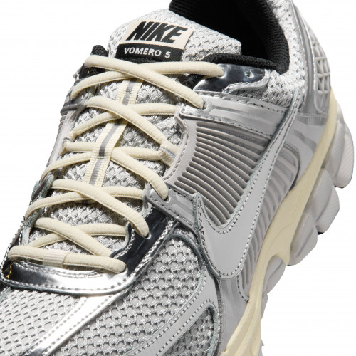 Nike Zoom Vomero 5 2