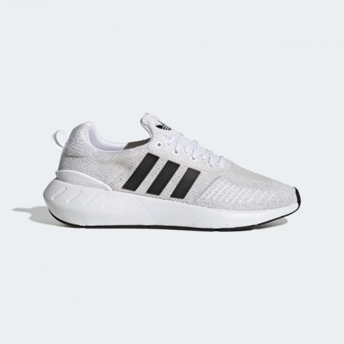 Adidas
Swift Run 22